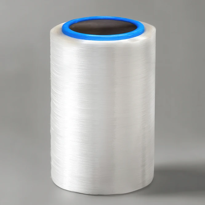 Rolle mit transparentem Filament auf grauem Hintergrund (Foto)